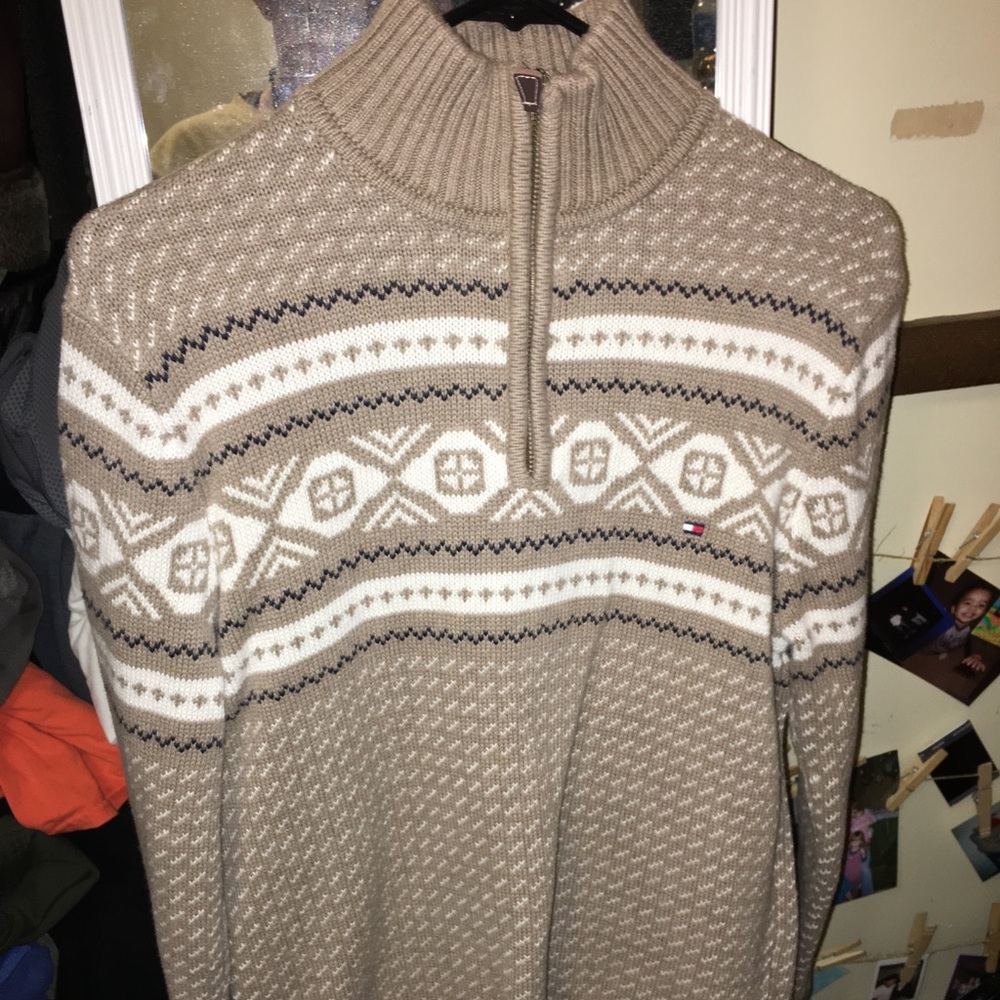 Tommy sweater